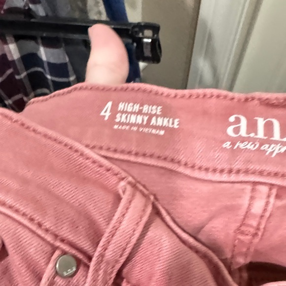 a.n.a Women's Skinny Jeans in Soft Rose - Picture 4 of 4